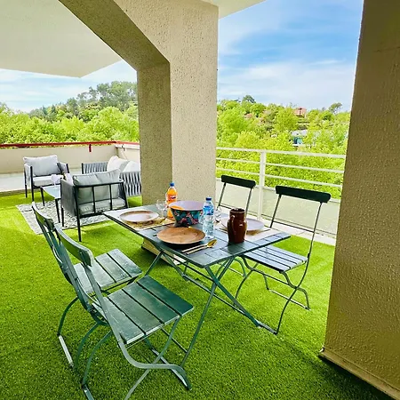 Apartment Le 409 Climatise, Rooftop, Parking, A 10 Min Du Centre D'aix En Provence Aix-en-Provence
